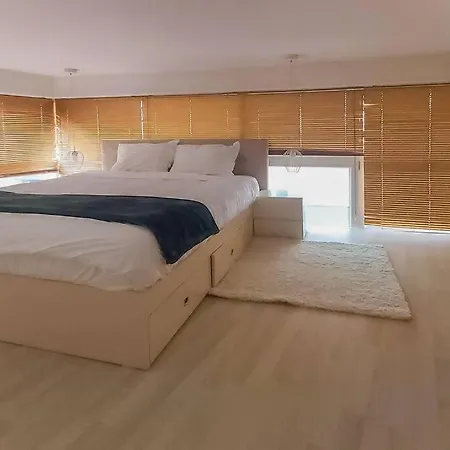 Poplex A Cozy Pop Art Inspired Loft In Center Of *